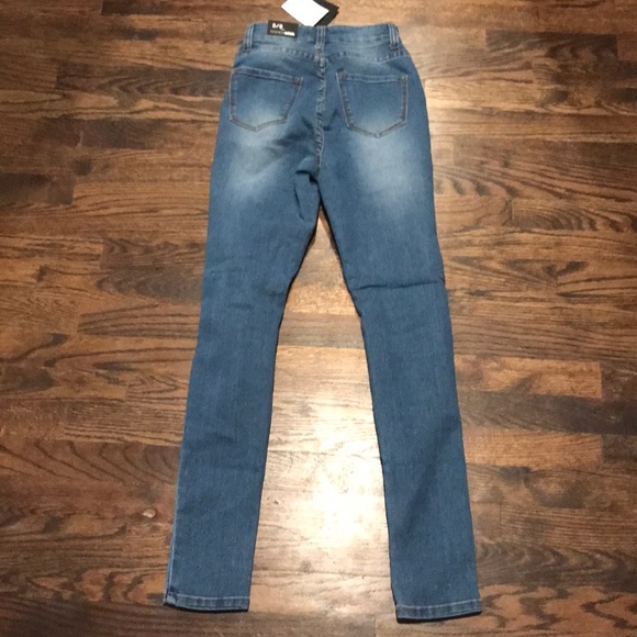 FASHION NOVA Say Yes to Distress Jeans - Picture 6 of 6